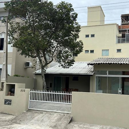 Villa Casa Entre Dois Mares - Casa Bege Bombinhas Esterno foto